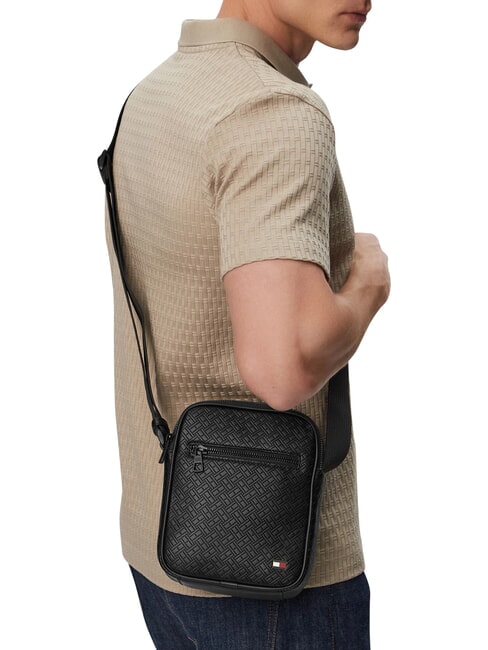 TH EMBOSSED FLAG Monedero peque&ntilde;o negro - Bandoleras Hombre