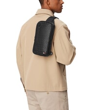 TOMMY HILFIGER TH EMBOSSED FLAG Bolsa de un solo hombro negro - Ri&ntilde;oneras - 2