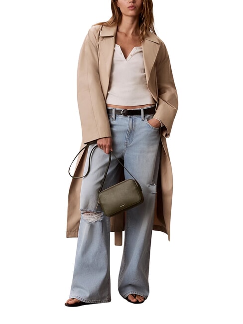 EMBOSSED LOGO Mini bolso de hombro cipr&eacute;s - Bolsos Mujer