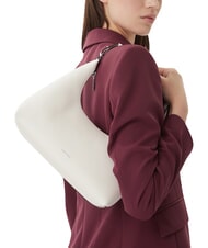 CALVIN KLEIN EMBOSSED LOGO Bolso de hombro, con correa para el hombro aliso blanco - Bolsos Mujer - 2