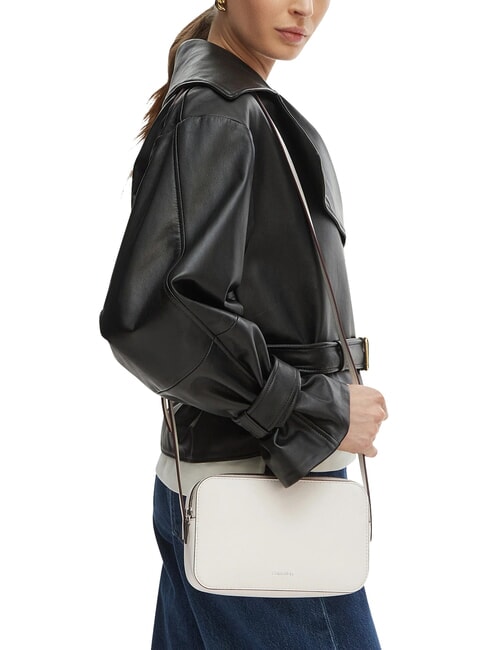 EMBOSSED LOGO Mini bolso de hombro aliso blanco - Bolsos Mujer
