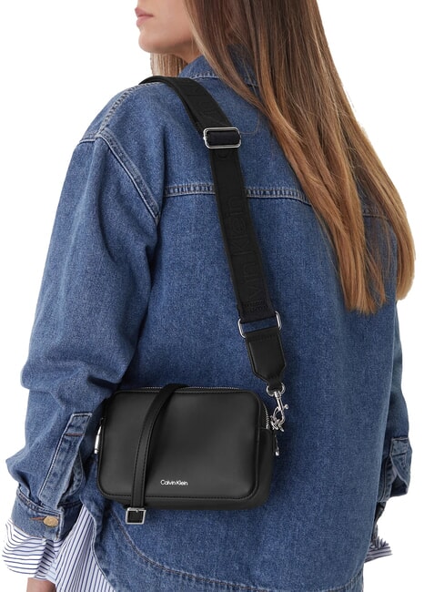 SIGNATURE LOGO STRAP Estuche para c&aacute;mara con doble funci&oacute;n N&iacute;quel negro/brillante - Bolsos Mujer