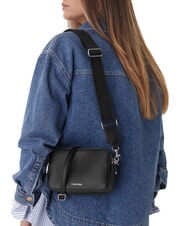 CALVIN KLEIN SIGNATURE LOGO STRAP Estuche para c&aacute;mara con doble funci&oacute;n N&iacute;quel negro/brillante - Bolsos Mujer - 2