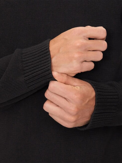 TH JEANS  Su&eacute;ter de algod&oacute;n con cuello en V negro - Su&eacute;teres de los hombres