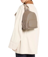 COCCINELLE CHARLOTTE Mochila de cuero topo c&aacute;lido - Bolsos Mujer - 6