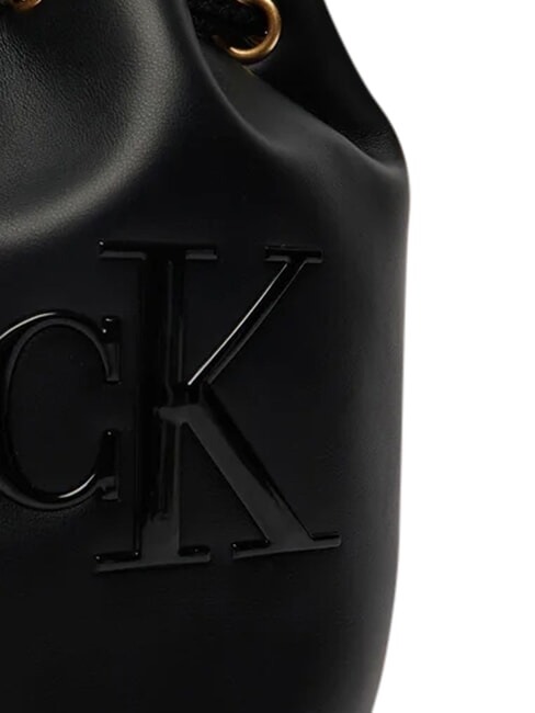 BOLD CK Bolso tipo cubo con correa para el hombro. En negro - Bolsos Mujer