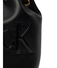 CALVIN KLEIN BOLD CK Bolso tipo cubo con correa para el hombro. En negro - Bolsos Mujer - 5