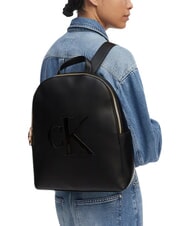 CALVIN KLEIN BOLD CK Mochila para port&aacute;til, bolsillo &uacute;nico En negro - Bolsos Mujer - 2