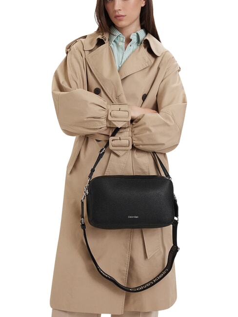 WEBBING Bolso de hombro con correa para el hombro. En negro - Bolsos Mujer