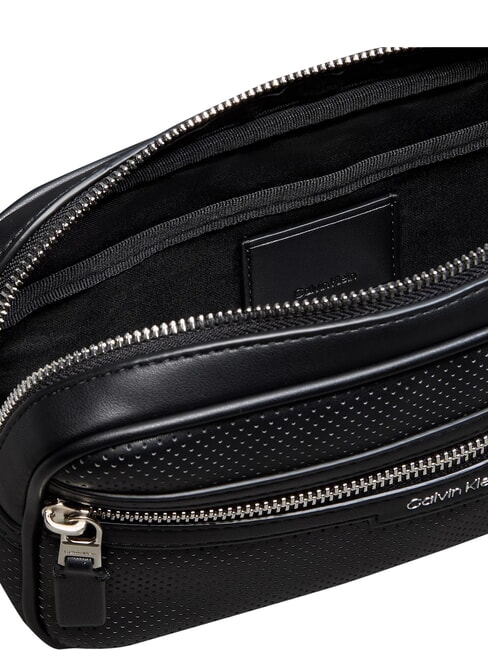 PERFORATED Bolsa En negro - Ri&ntilde;oneras