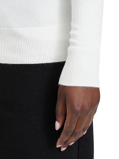KATIE Jersey de cuello redondo y corte ajustado cremwhi - Su&eacute;teres de mujer