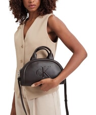 CALVIN KLEIN BOLD CK Bolso de mano con correa para el hombro. - Bolsos Mujer