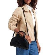 CALVIN KLEIN BOLD CK Bolso de mano con correa para el hombro. En negro - Bolsos Mujer - 2