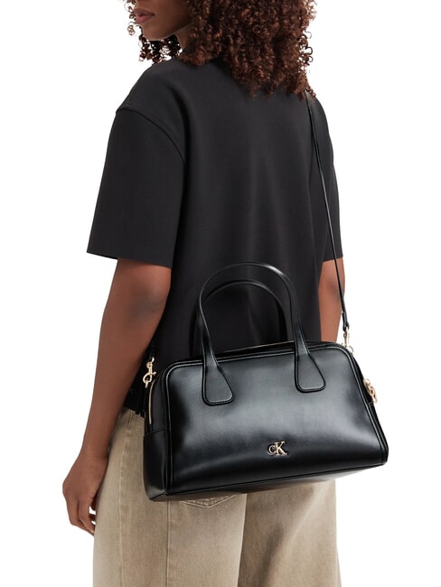 CK MEDIUM Bolso de mano con correa para el hombro. En negro - Bolsos Mujer