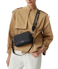 CALVIN KLEIN WEBBING Minibolso de hombro con correa para el hombro. En negro - Bolsos Mujer - 2