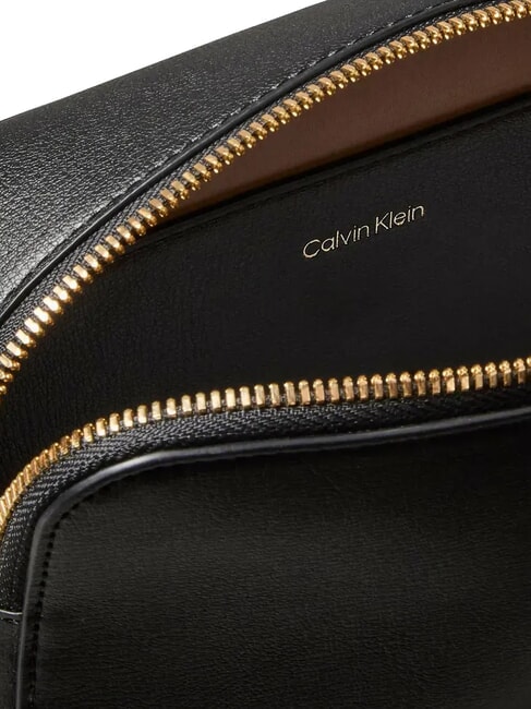 EMBOSSED LOGO Mini bolso de hombro En negro - Bolsos Mujer