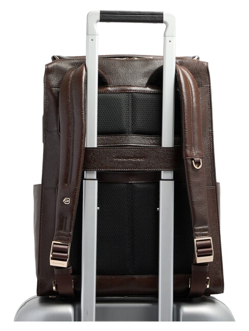 PATRICIA Mochila para port&aacute;til de 15,6" en piel. BROWN - Bolsos Mujer