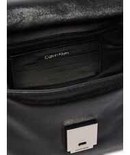 CALVIN KLEIN EMBLEM HW Minibolso con correa para el hombro En negro - Bolsos Mujer - 4