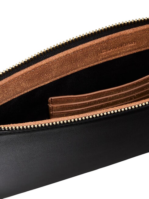BOLD CK SUEDE Bolsa necesaria En negro - Carteras de mano & Neceser