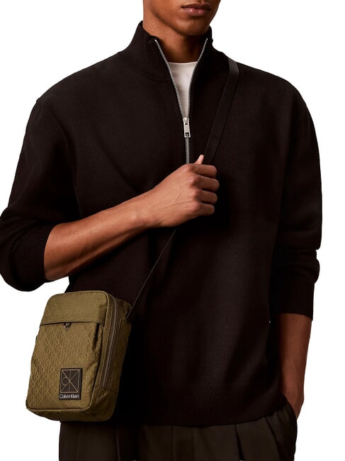 UTILITY EMBLEM Bolso de hombro noche de aceitunas - Bandoleras Hombre